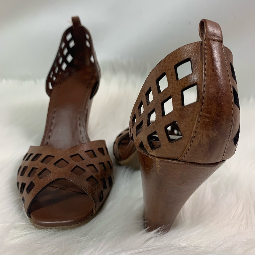 Gianni Bini Leather Peep Toe In Cognac